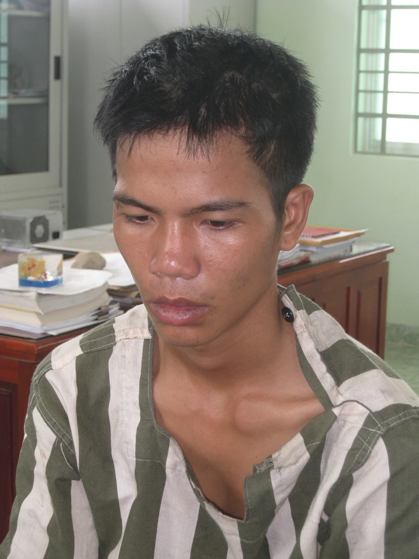 Bắt yêu râu xanh chuyên hiếp dâm rồi cướp ảnh 1